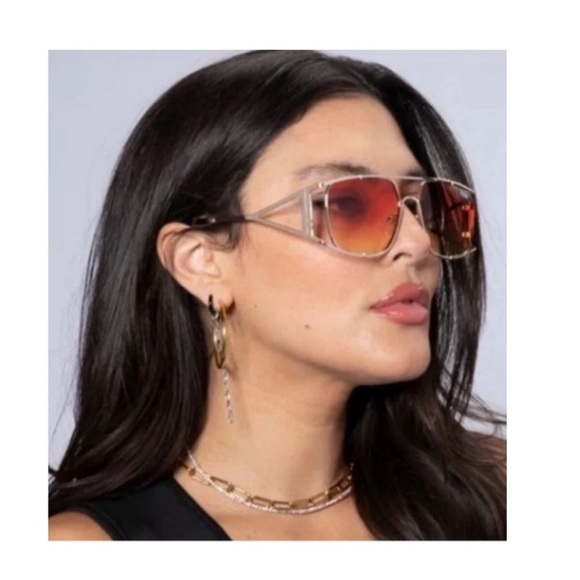 Quay Baddie Behavior Sunglasses.